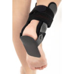 anatomicheskij-ortez-golenostopnogo-sustava-so-stabiliziruyushchimi-plastinami-i-perekrestnoj-zastezhkoj-reh4mat-am-sx-08-008-1000x1000